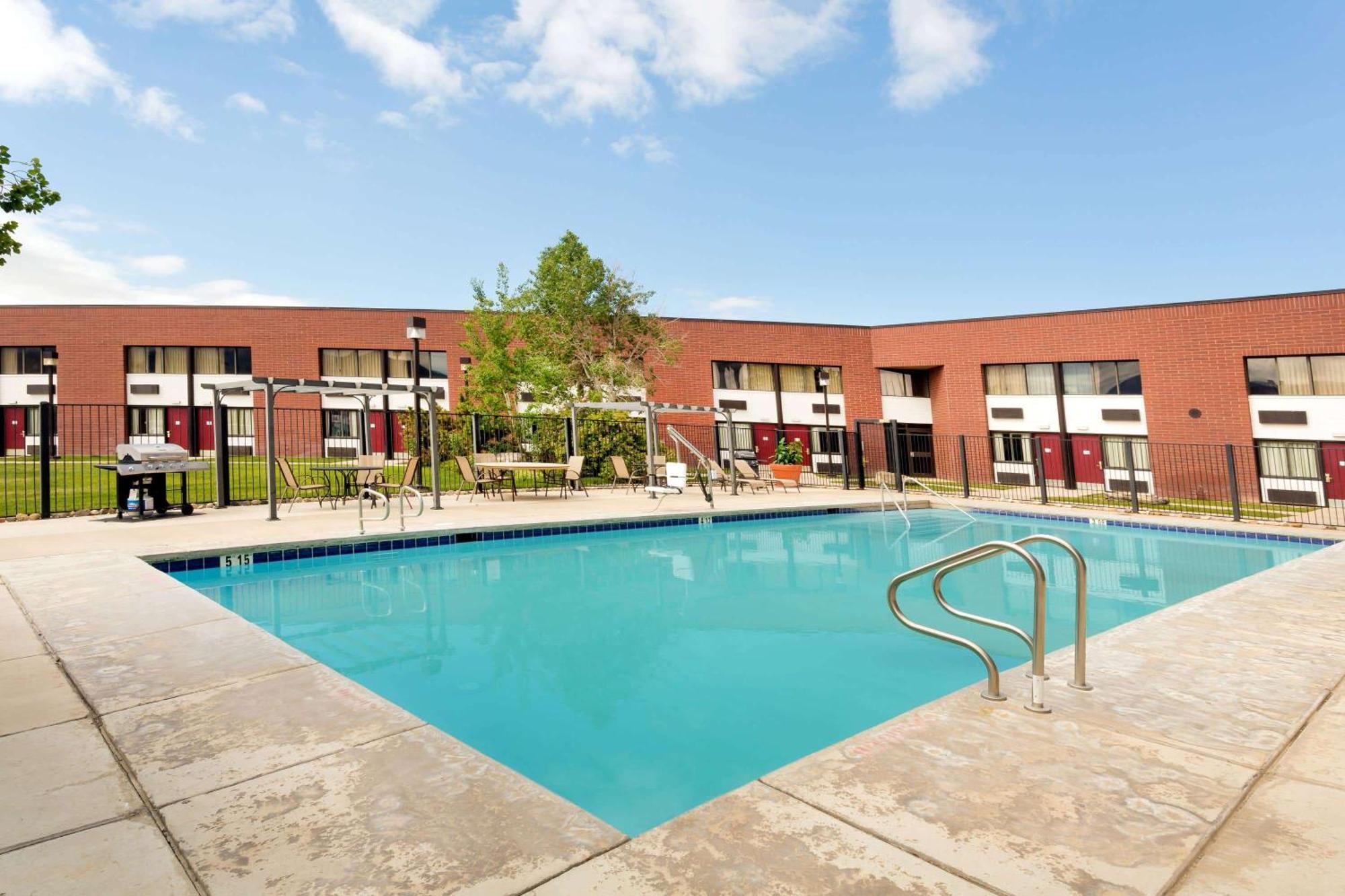 Ramada By Wyndham Cedar City Dış mekan fotoğraf
