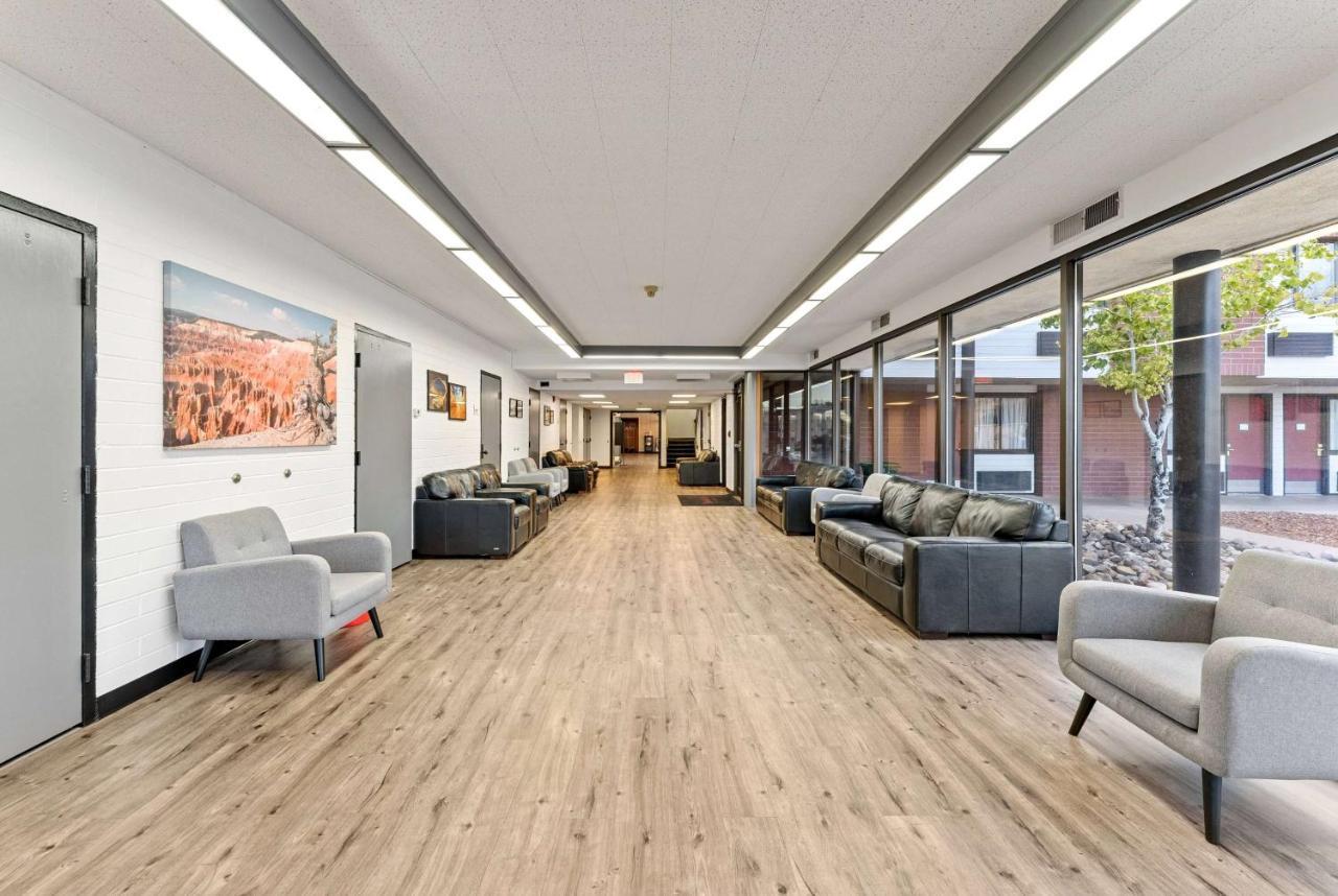 Ramada By Wyndham Cedar City Dış mekan fotoğraf
